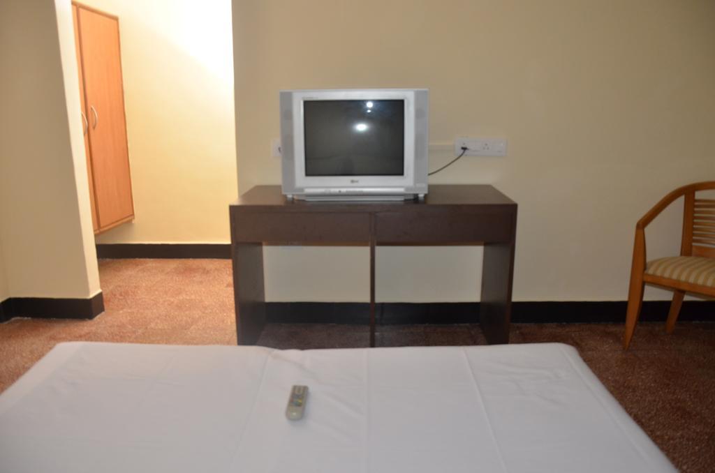 Hotel Ferreira Resort Lonavala Kültér fotó