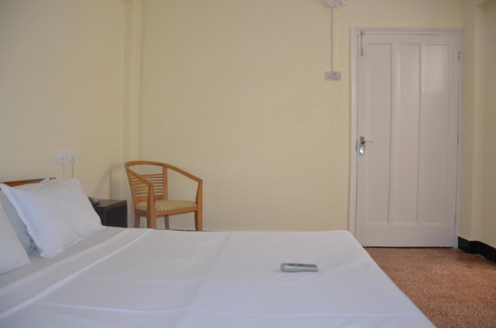 Hotel Ferreira Resort Lonavala Kültér fotó